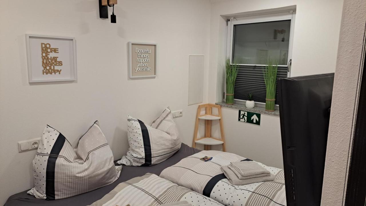 Appartment-Ferienwohnung Mit Kueche, Bad, Kostenlos Wlan, Modern Eingerichtet Roding Eksteriør billede